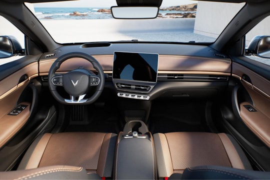 Trải nghiệm xe VinFast VF6: Đi xa, sạc nhanh, tiện như xe Đức