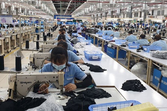 “Đầu tàu” ngành dệt may báo lãi hợp nhất cao nhất 3 năm, vẫn dè chừng trước thách thức thuế quan