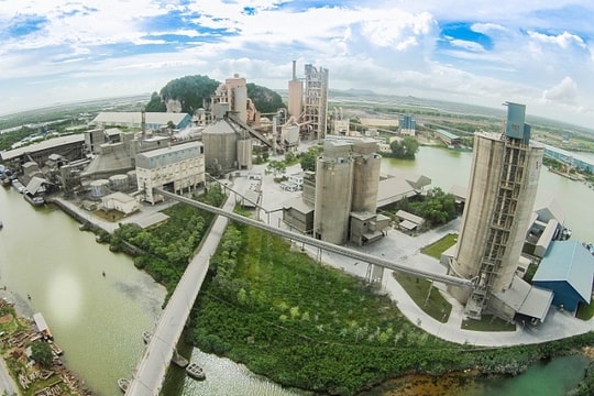 Ông lớn ngành xi măng phía Nam báo lãi cao nhất 12 quý, 6 tháng đi được quá nửa chặng đường năm