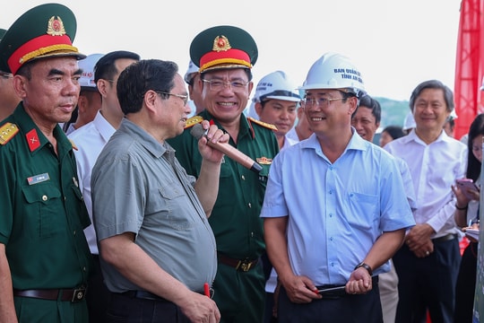 Thủ tướng kiểm tra công trường, chỉ đạo thông tuyến 2 dự án cao tốc tại ĐBSCL vào 19/12/2025