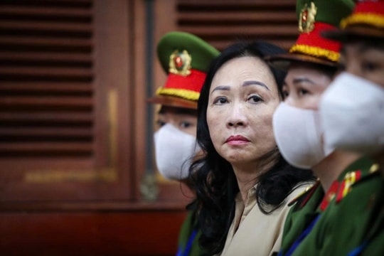 Đơn vị từng được bà Trương Mỹ Lan sở hữu tới 94% báo lãi lớn, đang cất két gần 2.000 tỷ đồng tiền mặt