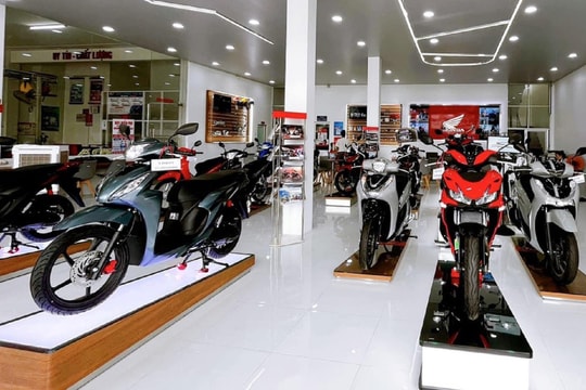 Giá xe máy Honda mới nhất: Đồng loạt giảm giá trước thông tin cấm xe xăng, có mẫu "vừa bán vừa tri ân"