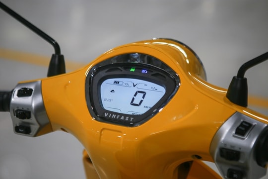 Mẫu xe điện khiến giới trẻ "yêu từ cái nhìn đầu tiên": Thiết kế đỉnh, giá nhẹ tênh, sạc 1 lần đi cả tuần