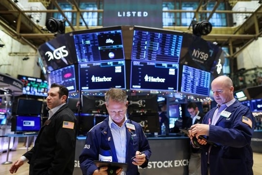 Báo cáo quý thổi bùng sóng cổ phiếu xây dựng, S&P 500 tiếp tục lập đỉnh