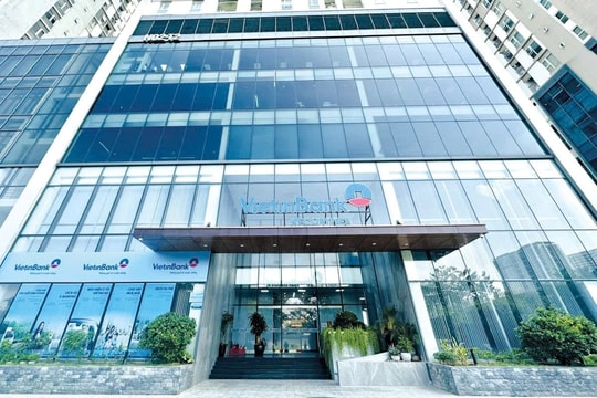 Một công ty chứng khoán lãi quý II tăng gấp 8 lần nhờ tự doanh bứt tốc, cổ phiếu phá đỉnh lịch sử