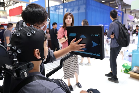 Trung Quốc thử nghiệm thành công cấy chip vào não người