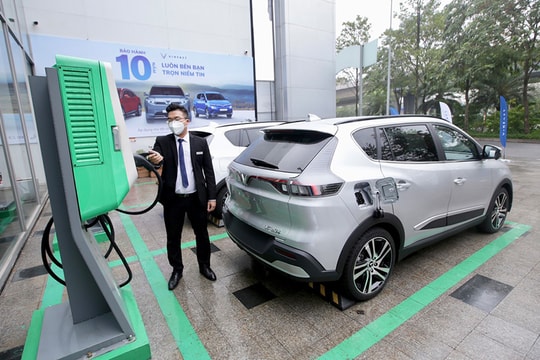 Vingroup tung thêm loạt ưu đãi khủng, tiếp sức người dân Hà Nội chuyển sang xe điện