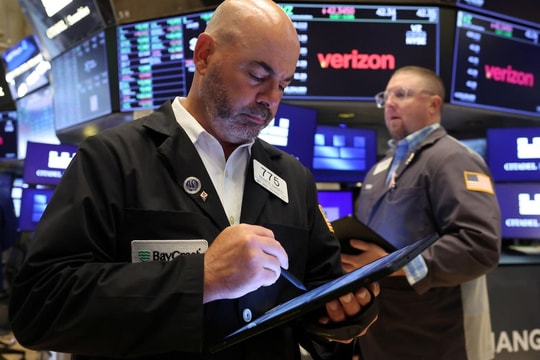 Chứng khoán Mỹ tăng điểm sau thỏa thuận thương mại và loạt báo cáo tích cực