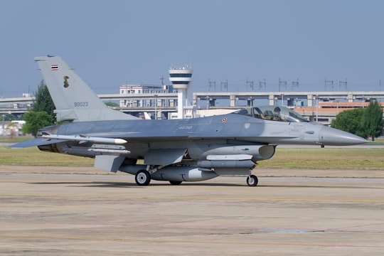 Sức mạnh tối tân của tiêm kích F-16 Thái Lan vừa triển khai