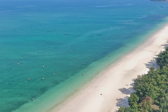 Thiên đường biển dịu dàng ở miền Bắc: Bãi tắm hoang sơ, nước xanh như ngọc nhưng vẫn chưa nhiều người khám phá