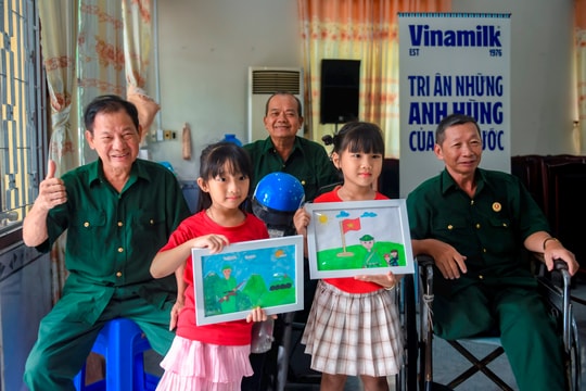 VINAMILK “viết tiếp câu chuyện hòa bình” bằng tranh và hành động