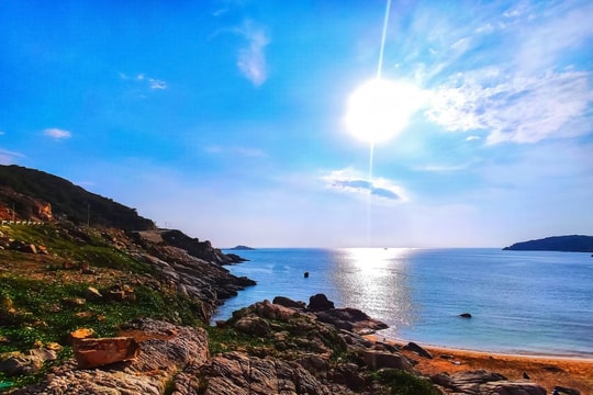 Bãi biển triệu đô giữa cung đường biển miền Trung: Đẹp mê hồn nhưng ít người biết