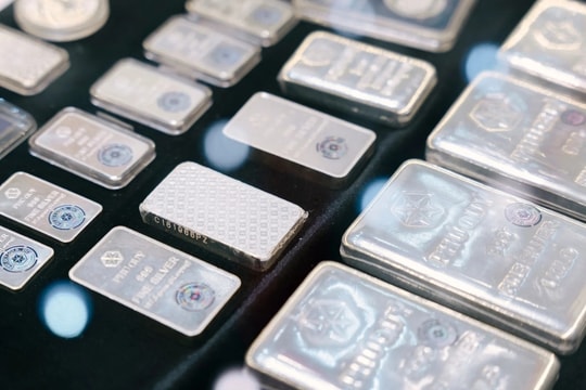 Giá bạc hôm nay 14/11/2025: Vững đà tăng, bạc Phú Quý niêm yết mức kỷ lục