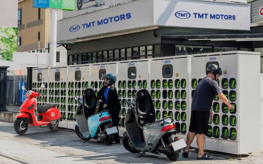 Thêm một doanh nghiệp ô tô tăng tốc vào đường đua giao thông xanh, hưởng ứng lộ trình cấm xe xăng của Chính phủ