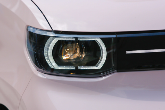 Mẫu ô tô điện rẻ nhất Việt Nam, giá chỉ từ 197 triệu, đi được 170 km/lần sạc, bảo hành pin 7 năm: Quá phù hợp di chuyển trong vành đai 1