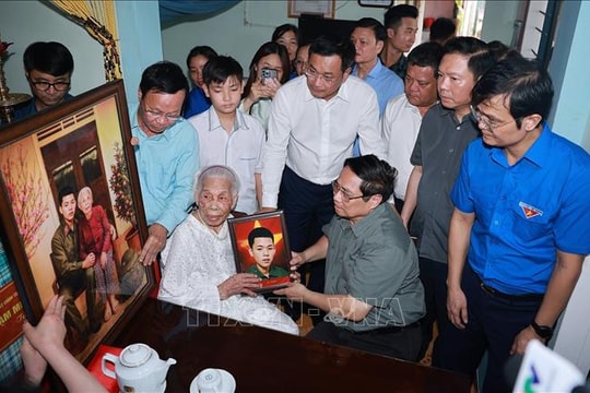 Thủ tướng Phạm Minh Chính tri ân các lãnh đạo tiền bối và người có công với cách mạng