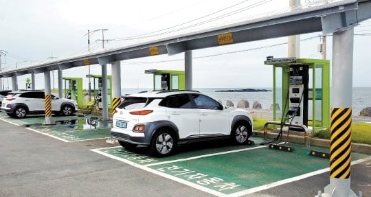 Trung Quốc trong cuộc đua phát triển công nghệ, mở rộng hạ tầng sạc nhanh cho xe điện