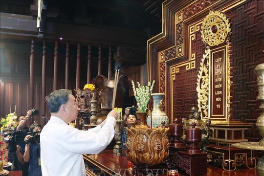 Tổng Bí thư Tô Lâm dâng hương tưởng niệm các Anh hùng, Liệt sĩ tại Điện Biên