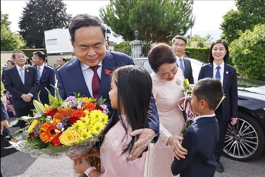 Chủ tịch Quốc hội Trần Thanh Mẫn gặp gỡ cộng đồng người Việt Nam tại Thụy Sĩ