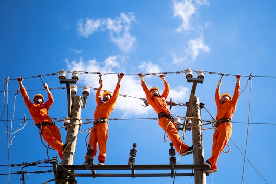 EVN đảo chiều ngoạn mục, báo lãi nghìn tỷ sau nhiều năm thua lỗ