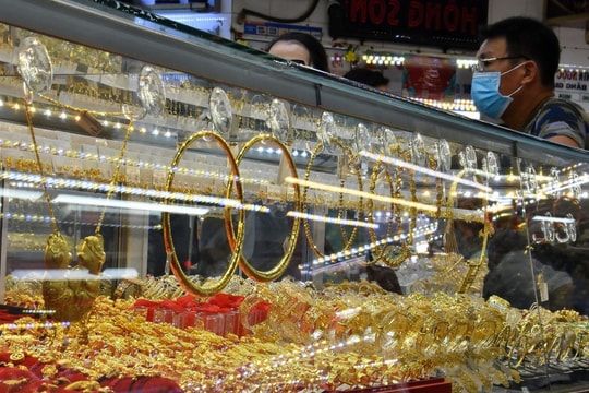 Dự báo giá vàng ngày mai 30/7: Bước vào vùng tích lũy quan trọng