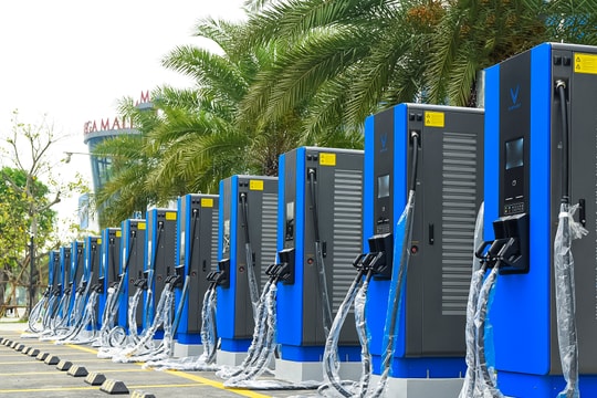 Sẽ có 2 trạm sạc xe điện ngay trong tháng 8 dọc tuyến Vành đai 1 Hà Nội