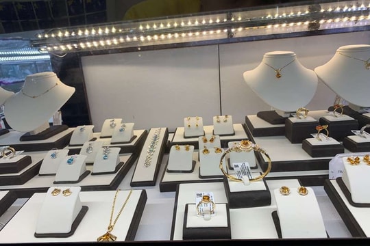 PNJ báo lãi tăng dù doanh thu giảm, hoàn thành hơn nửa kế hoạch lợi nhuận năm