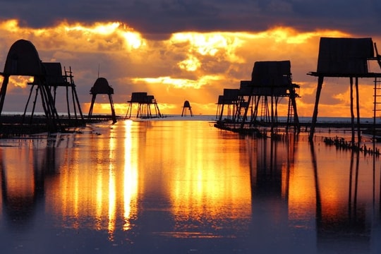 Ít người biết, nhưng bãi biển này cách Hà Nội hơn 100km khiến ai đến cũng lặng người vì quá đẹp