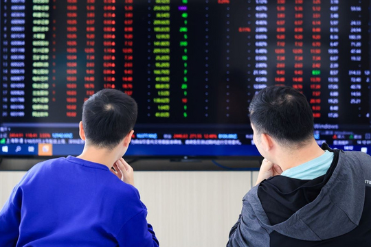 VN-Index đảo chiều giảm, nhóm Vingroup tiếp tục là lực cản chính thị trường