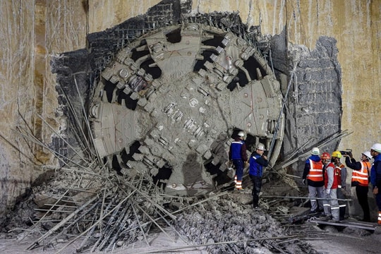 Thứ có giá trị hàng trăm tỷ đồng đang mở đường dưới lòng đất cho tuyến đường sắt Nhổn - ga Hà Nội