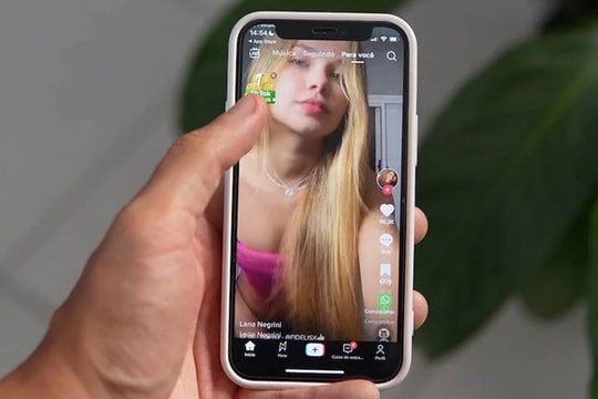 Có thứ còn đáng sợ với trẻ em hơn trí tuệ nhân tạo ở ngay trên điện thoại của bố mẹ mỗi ngày