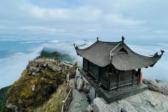 Cách Hà Nội không xa, có ngôi chùa “chạm mây” cao nhất Việt Nam khiến ai đặt chân đến cũng lặng người