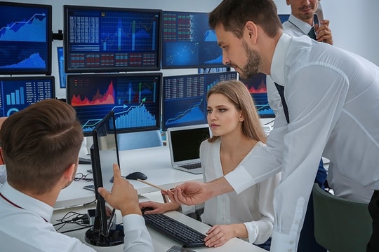 Khối ngoại tiếp tục tạo áp lực phiên đầu tháng 8, tâm điểm SSI cùng CTG