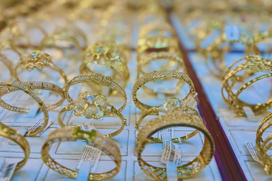 Giá vàng nhẫn hôm nay 2/8: Cú sốc từ trong nước tới quốc tế