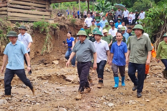 Thủ tướng tới Điện Biên, thăm hỏi người dân, chỉ đạo khắc phục hậu quả thiên tai nặng nề
