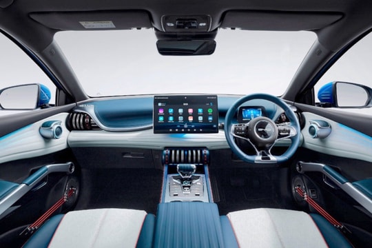 Trải nghiệm xe điện “phi thuyền mini” giá dưới 900 triệu: Màn hình xoay 90 độ, chạy 480 km, nội thất như concept car