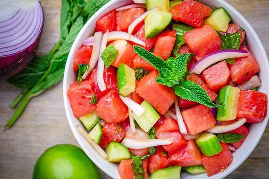 5 loại trái cây mùa hè khiến bạn mất ngủ, nổi mụn, rối loạn tiêu hóa: Càng ăn sai càng hại sức khỏe