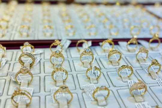 Giá vàng nhẫn hôm nay 4/8: Chưa có dấu hiệu hạ nhiệt