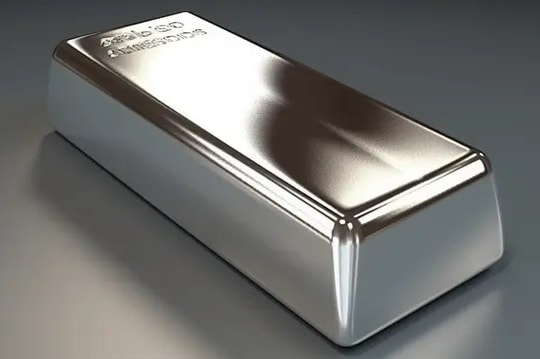 Giá bạc hôm nay 5/8/2025: Phục hồi yếu, chịu áp lực từ nhu cầu công nghiệp