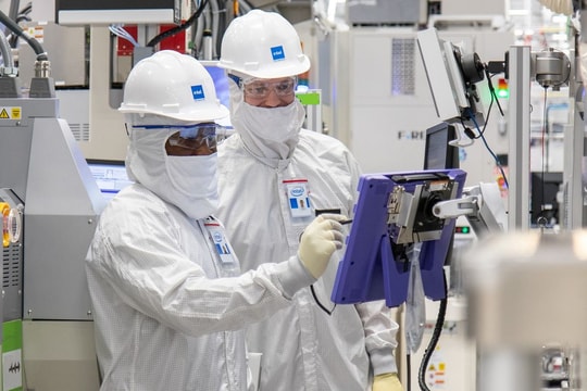 Intel cải tổ thượng tầng