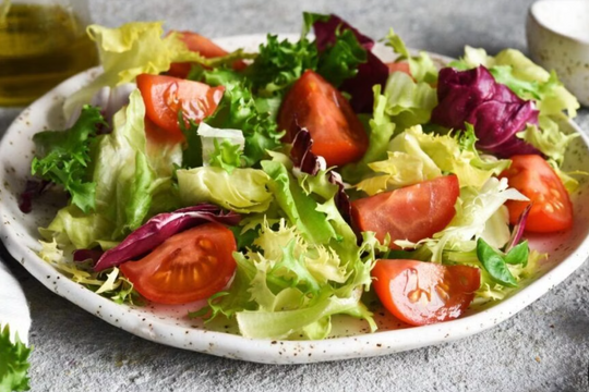 Bất ngờ với loại rau quen thuộc chứa canxi gấp 36 lần canh xương: Tốt cho xương, đẹp da, sáng mắt