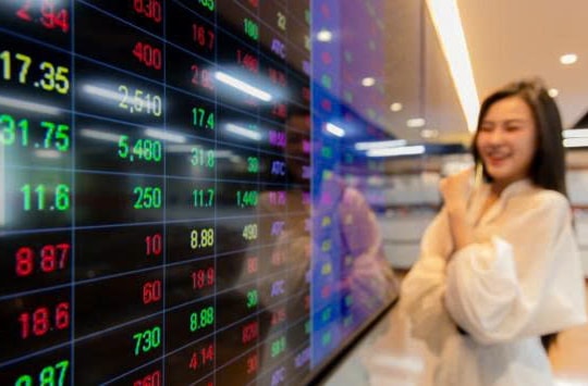 Chứng khoán lại phá đỉnh lịch sử, dòng tiền dồn dập đổ vào cổ phiếu tài chính