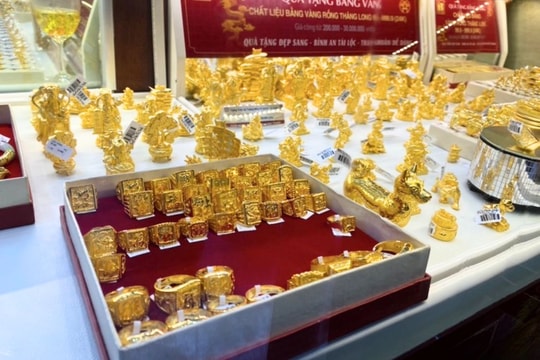 Dự báo giá vàng ngày mai 7/8: Lực mua từ ngân hàng trung ương tiếp tục nâng đỡ thị trường