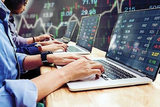 Tài khoản chứng khoán cá nhân mở mới tháng 7 cao nhất 12 tháng, dòng tiền chờ mua tiệm cận đỉnh lịch sử