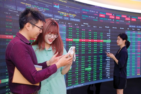 Công ty bảo hiểm sắp trả quyền lợi cho cổ đông tỷ lệ gần 90%, một ngân hàng Big4 hưởng lợi lớn