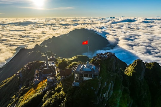 10 ngọn núi cao nhất Việt Nam đều nằm ở miền Bắc