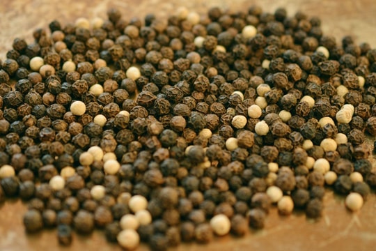 Cập nhật giá tiêu hôm nay 7/8: Tiêu trắng tăng mạnh