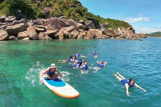 Bãi biển được mệnh danh là “thiên đường nhỏ” của Đà Nẵng: Trong lành, mát rượi, đầy sắc màu san hô