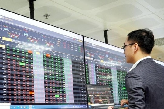 Chứng khoán tháng 8 dưới góc nhìn ABS Research: Kiểm định đỉnh lịch sử, chờ cơ hội đảo danh mục khi rung lắc