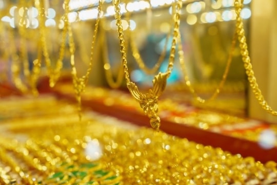 Thị trường kim loại quý hôm nay 11/8/2025: Giá vàng đồng loạt giảm, bạc giữ ổn định